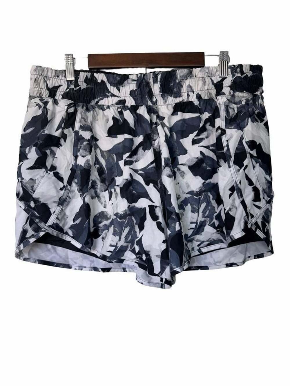 Avia Women's Athletic Running Shorts Black White Grey Abstract XXL_198